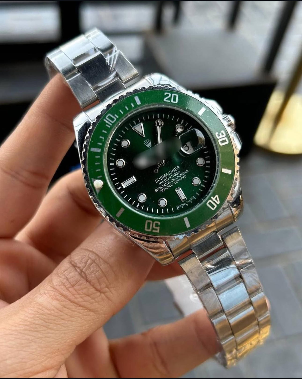 Rolex Submariner Date 116610LV 'Hulk' Stainless Steel Green Dial Men Watch